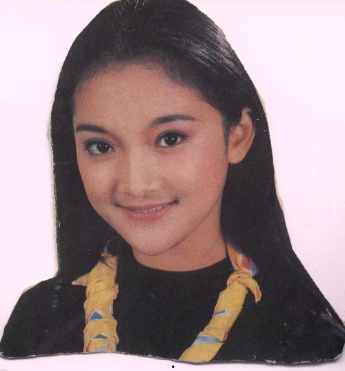 娱乐圈吃瓜小眼睛歌手,揭秘“吃瓜小眼睛歌手”的成名之路 第1张 娱乐圈吃瓜小眼睛歌手,揭秘“吃瓜小眼睛歌手”的成名之路 第1张